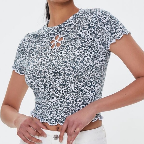 Forever 21 Tops - FOREVER 21 || Green Floral cut out Top